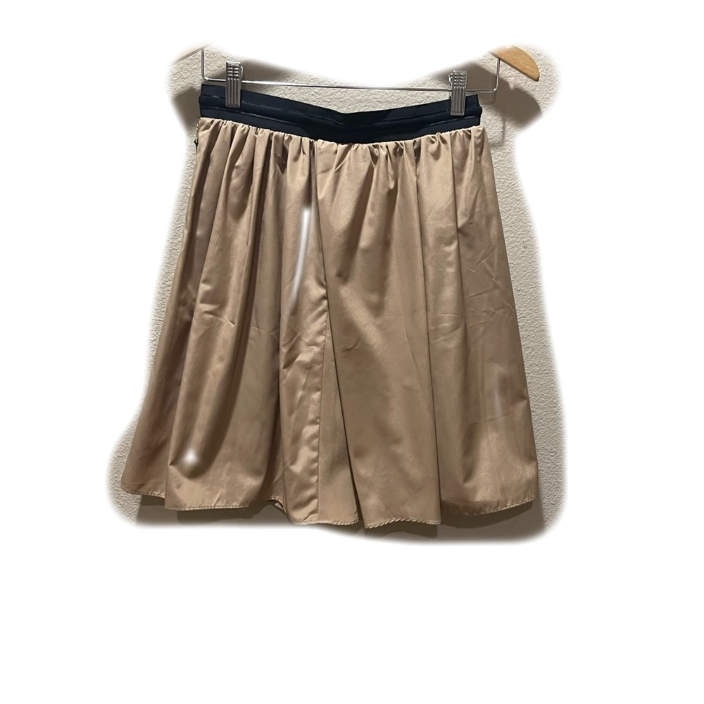 ROPE Beige Pleated A-Line Mini Skirt with Black Waistband – Size 39 (Fits XS-S)